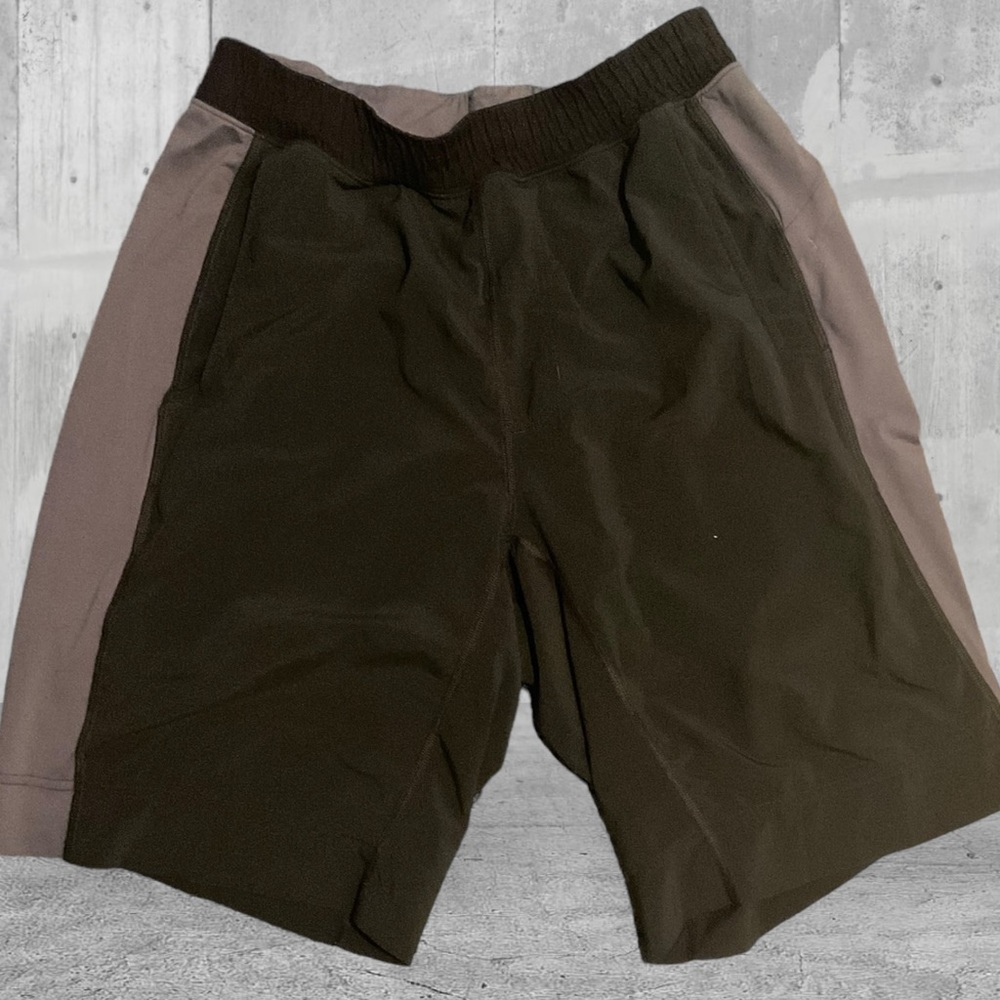 🍋🍋Lululemon Mens Black/ Grey Athletics Shorts.